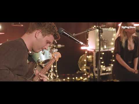 Wolf Alice interprète "No Hard Feelings" - Rolling Stone's In My Room