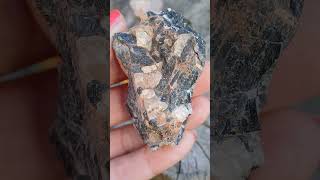 Turmalín skoryl Madagaskar 85g