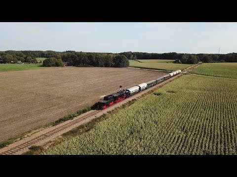 BR52 van de VSM komt aan op station Beekbergen gefilmd met een DRONE!!!