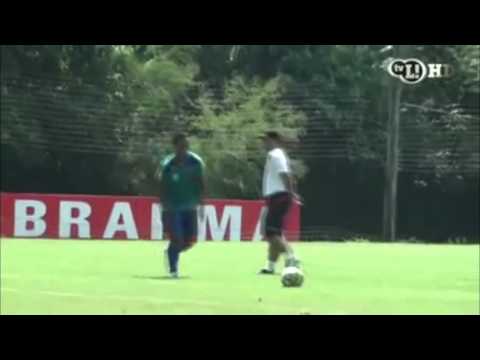 Ronaldinho Incredible Free kick From Behind The Goal Flamengo [HD]