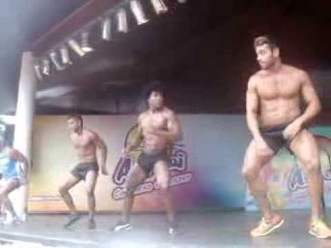 Cia Axe Moi (meninos) - Violeira de Apache - dezembro 2013