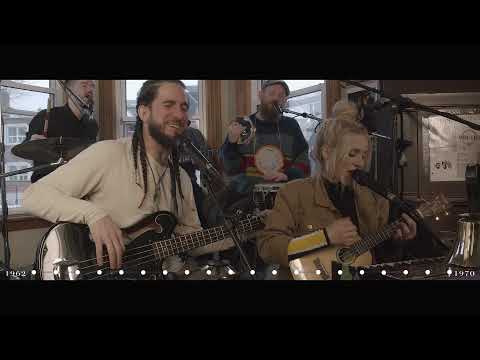 "A History of The Beatles 1962-1970". (Walk Off The Earth)