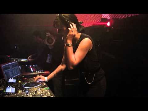20120211 Scarlett Etienne Live Video 2 @ELLUI Seoul