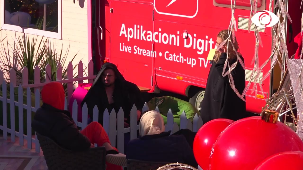 Ke nevojë për fizioterapist, Luizi i gatshëm të ndihmojë Zhaklinën me këmbën e lënduar