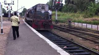 preview picture of video 'M4 748 locomotive at Maho Junction (මහව සංදිය)'