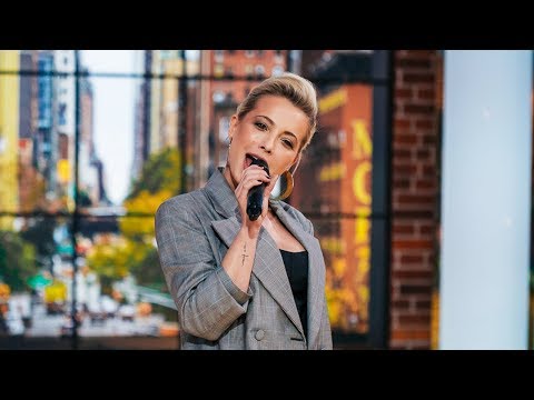 Adriana Rusu, de la Bug Mafia la clip in Maramures