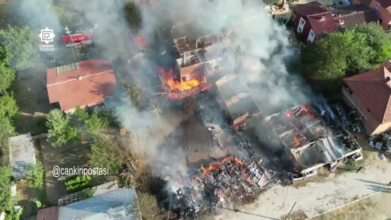 Ilgaz’da yangın: 3 ev, samanlık ve ahırlar küle döndü