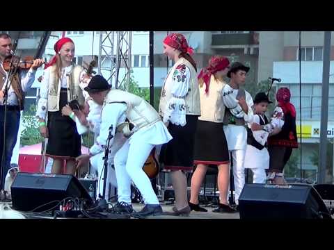 Traditional Csangos songs and dances from Cosnea (Kostelek) area (Miercurea Ciuc, Romania)