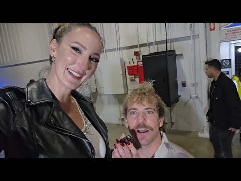 7'2" (218cm) Giant Model at a Drink Event - Watch the Reactions