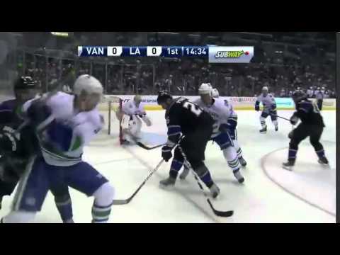 Dustin Penner Scores First Goal for the Los Angeles Kings! (3/5/11) [HD]