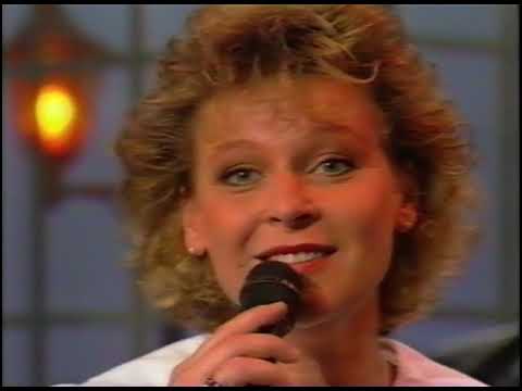 Lotta Engberg & Anders Engbergs Orkester - Lyckliga Gatan (Café Norrköpig 1992)