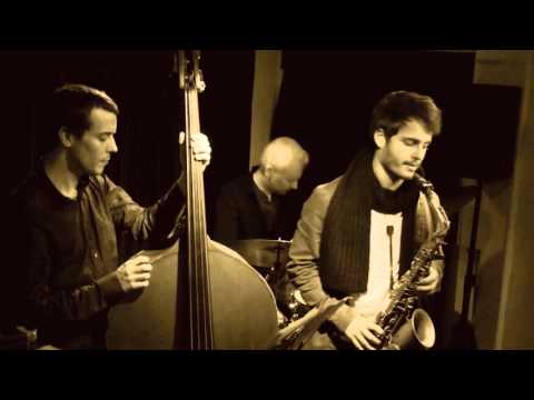 Joachim Govin Quartet feat Ben van Gelder - Hunt