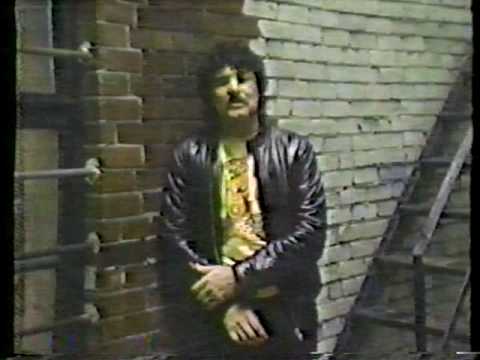 Burton Cummings - Interview in alley