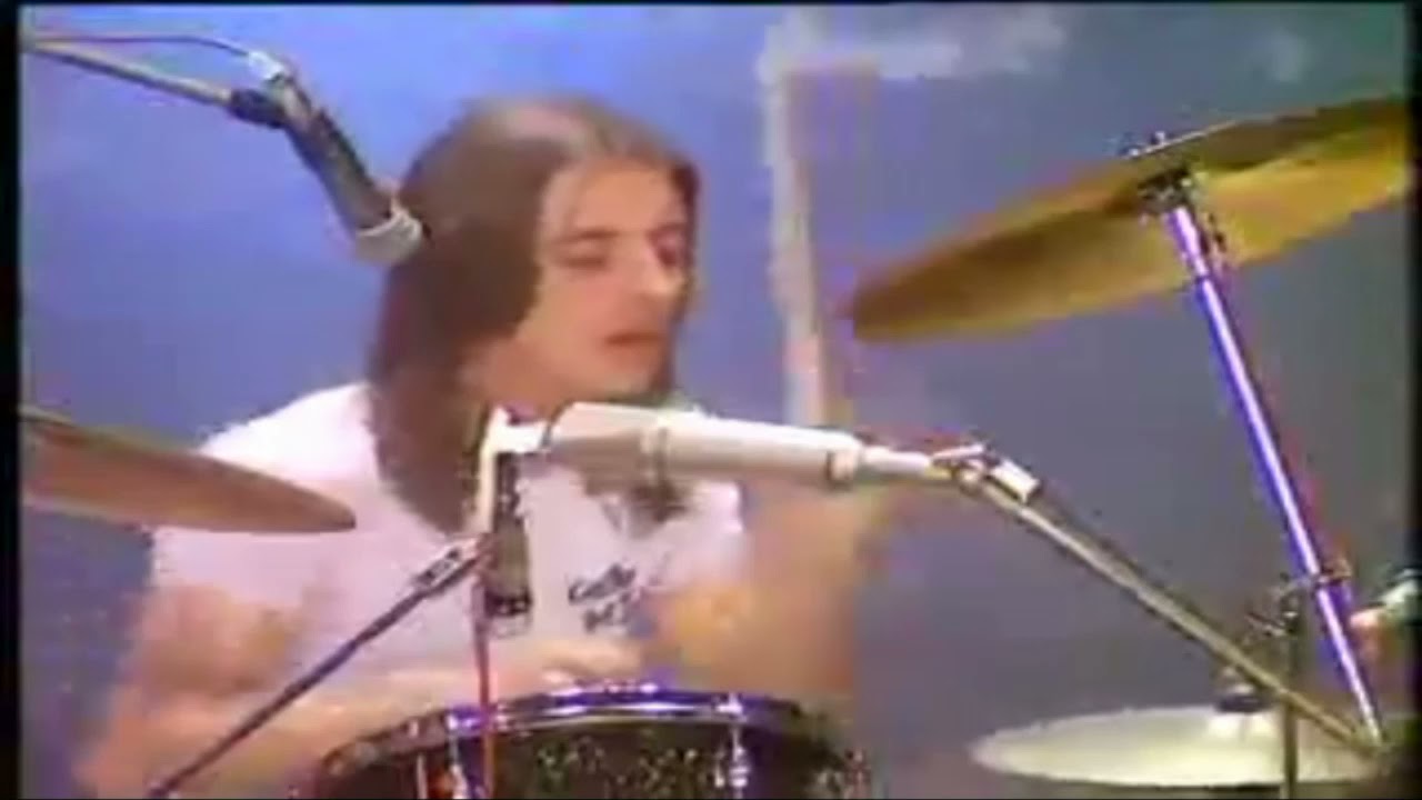 AC/DC - Live Wire (1976 - london - BBC) - YouTube