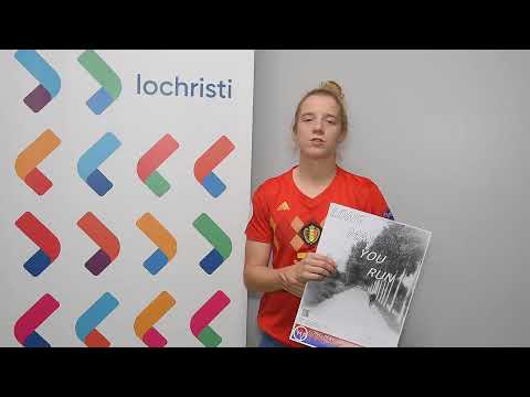 Red Flame Elena Dhont steunt "Long May You Run" met een gesigneerd shirt!!