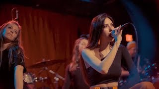 Brooke Alexx - Bored (Live Performance)