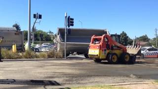 preview picture of video 'Truck crash rollover cleanup Sydney NSW - January 16, 2014'