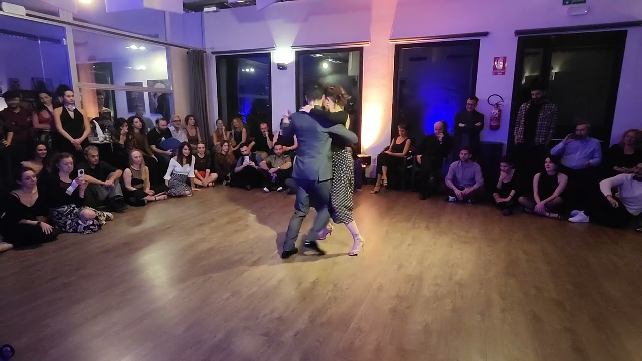 Marco Nodari y Claudia Cavagnini "Milongueando" @milonga al Graf(BO) 7/12/2023 4-5