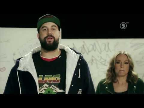 Carina Bergs musikvideo "Där solen inte ser (problem under mitt toalock)" Kapten Berg feat. Aki