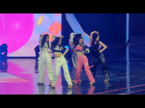 뉴진스 NewJeans 'Hype Boy' @230611 위버스콘  Weverse Con