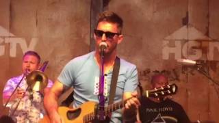 &#39;American Country Love Song&#39; live by Jake Owen at The HGTV Lodge at CMA Fest.