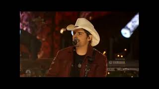 Brad Paisley Live 2021 -   Santa Looked a Lot Like Daddy