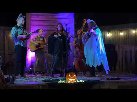 The Wandering Hours - "Heartbreak Town"