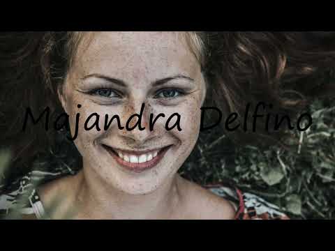 How to pronounce Majandra Delfino in English?