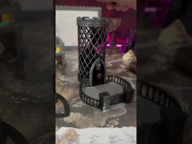 Vídeo relacionado con ENHANCE Torre de Dados LED de Sobremesa con Juego de Dados de 7 Piezas para Juegos de rol: Juego de Dados Transparente, Rodillo de Dados LED con Base de Bambú y Diseño de Torre de Castillo