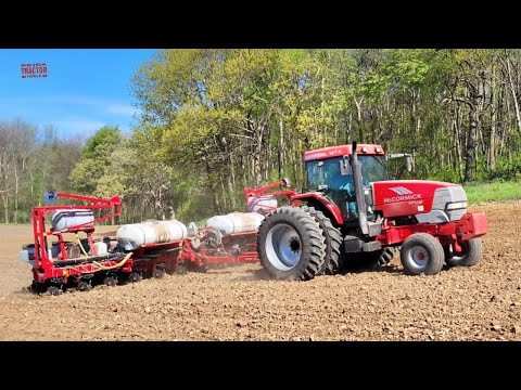 McCORMICK MTX135 Tractor Planting Corn
