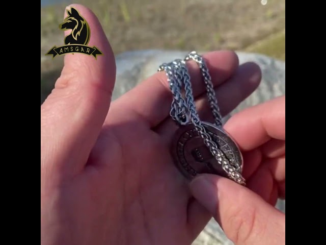 Vídeo relacionado con Colgante de runas modelo de flecha vikinga de acero inoxidable para hombre Collar de acero de titanio único para hombre Accesorio de joyería nórdica retro