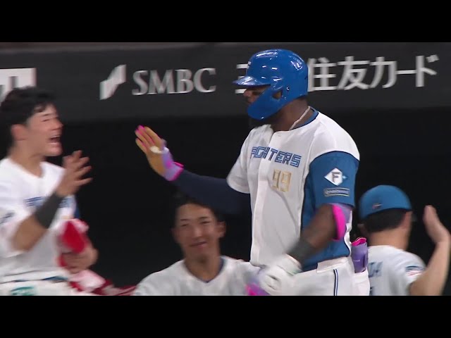 【8回裏】頼れる4番の一振り!! ファイターズ・レイエス 左中間への22号同点ソロホームラン!! 2025年8月13日 北海道日本ハムファイターズ 対 千葉ロッテマリーンズ