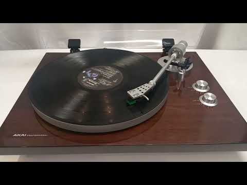 Akai BT500 Belt-Drive Bluetooth Turntable image 24