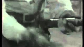 EL HOMBRE DEL RIFLE  vs LA LEY DEL REVOLVER