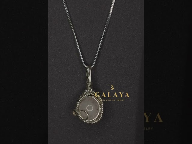 قلادة من الفضة الخالص  مع حجر الكورت الزهري