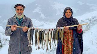 Frozen Mountains 🏔️ Warm Meals 🍲🔥 Elderly Afghan Shepherds Cook Fish Curry 🐟🏡 Surviving Extreme Cold
