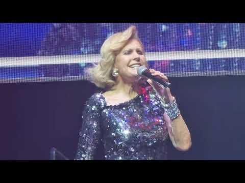 Helena Vondráčková - Málokdo ví [Live @ Pocta Hany Zagorové | Prague]