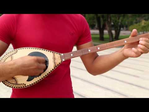 Çifteli me 13 nota prej drurit Bagrem - Akace (Playing cifteli)