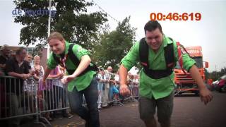 preview picture of video 'Vrachtwagen trekken in feestweek Sassenheim'