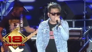 Download lagu Five Minutes - Semakin Ku Kejar Semakin Kau Jauh   (Live Konser Sekayu Sumsel) mp3