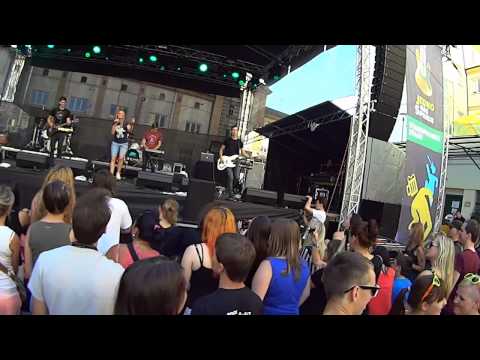 Evelynne - Skyline feat Evelynne @SmíchovOpenAir2013