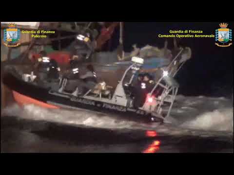 Contrabbando, inseguimento in mare  Arrestati italiani e africani