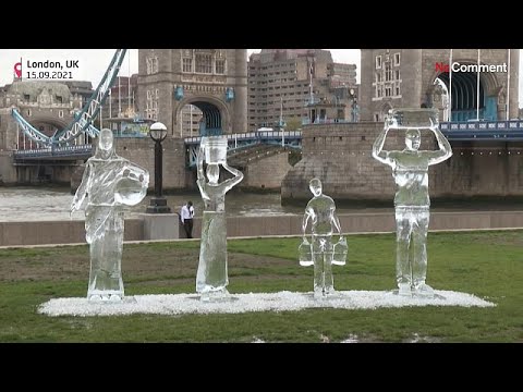  العرب اليوم - منحوتات جليدية وسط لندن للتحذير من شح المياه في ظل التغير المناخي