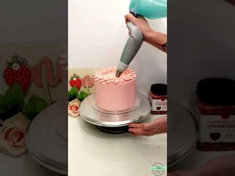 “Berry First Birthday” smash cake with no (or almost no) added sugar! #smashcake  #whippitfrosting