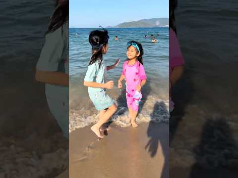 LNS - Chụp gái tốt bụng, Tìm kính bơi cho em || Kind girl, Find swimming goggles for me. #shorts
