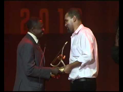 Smockey reçoit le prix du meilleur rappeur du continent au Kora 2010 à Ouagadougou