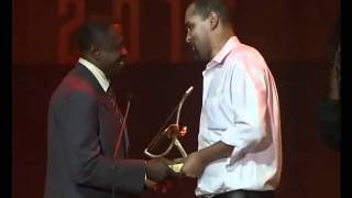 Smockey reçoit le prix du meilleur rappeur du continent au Kora 2010 à Ouagadougou