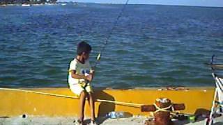 preview picture of video 'Eynar pesca en muelle de Mahahual'