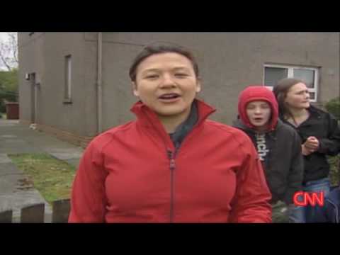 Fans flock to Boyle's home