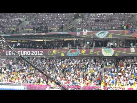 Torcida da Inglaterra após derrota para Itália